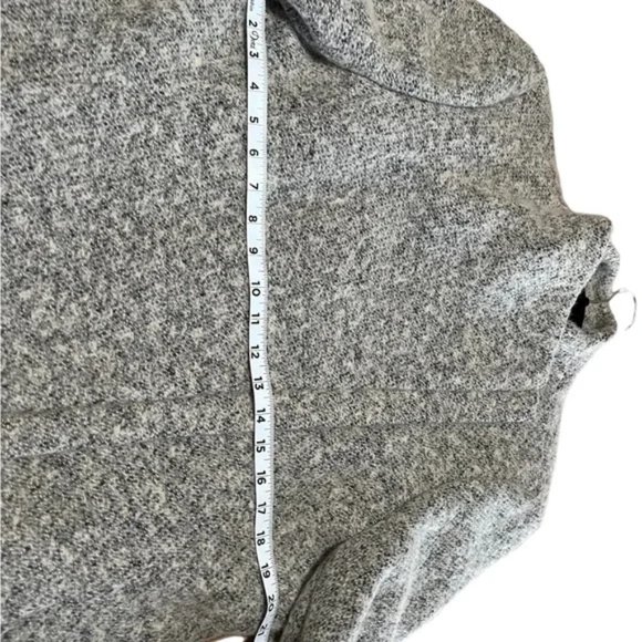 Andrew Marc Women's Gray Peacoat. Zip up, lined in black. Size XL. - Picture 10 of 11